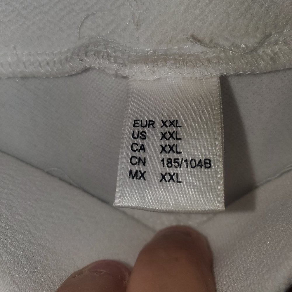 White mini - Picture 2 of 2